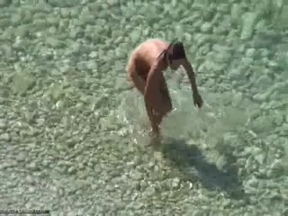Смотреть порно видео бесплатно, где голые женщины ебутся со своими парнями в море